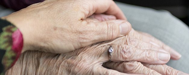 Alzheimer : le cri bouleversant des aidants