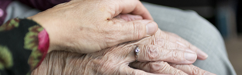 Alzheimer : le cri bouleversant des aidants